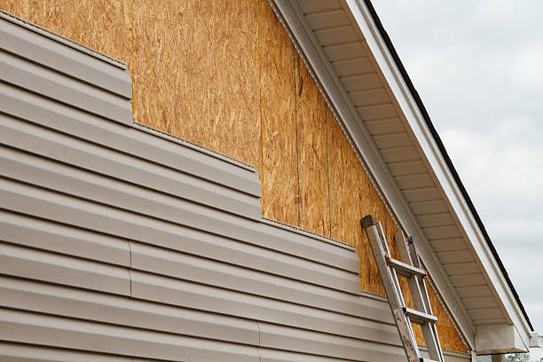 Professional Emergency Siding Repair technician working in Warsaw, NC